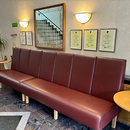 Am Rathaus Отель 3*